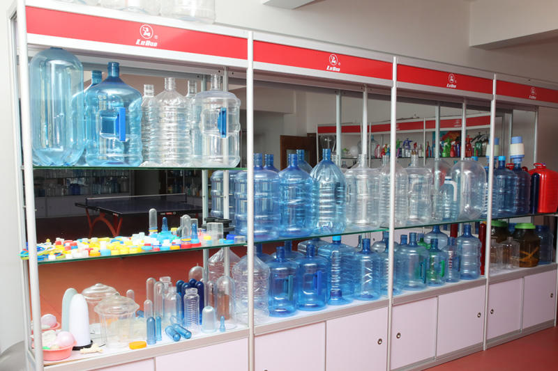 The Importance of Plastic Bottle Molding Machine in the Packaging Industry